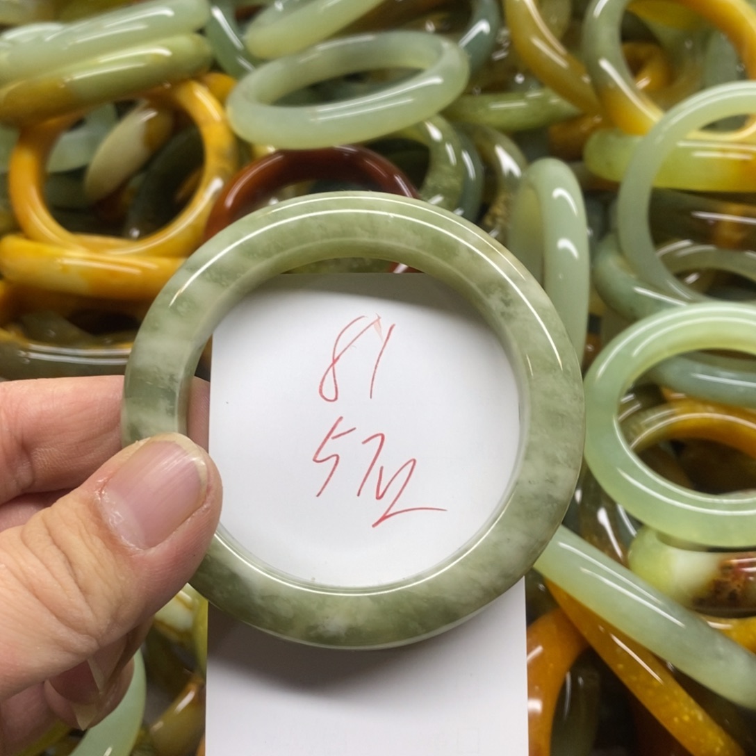 蛇纹石玉未镶嵌手镯