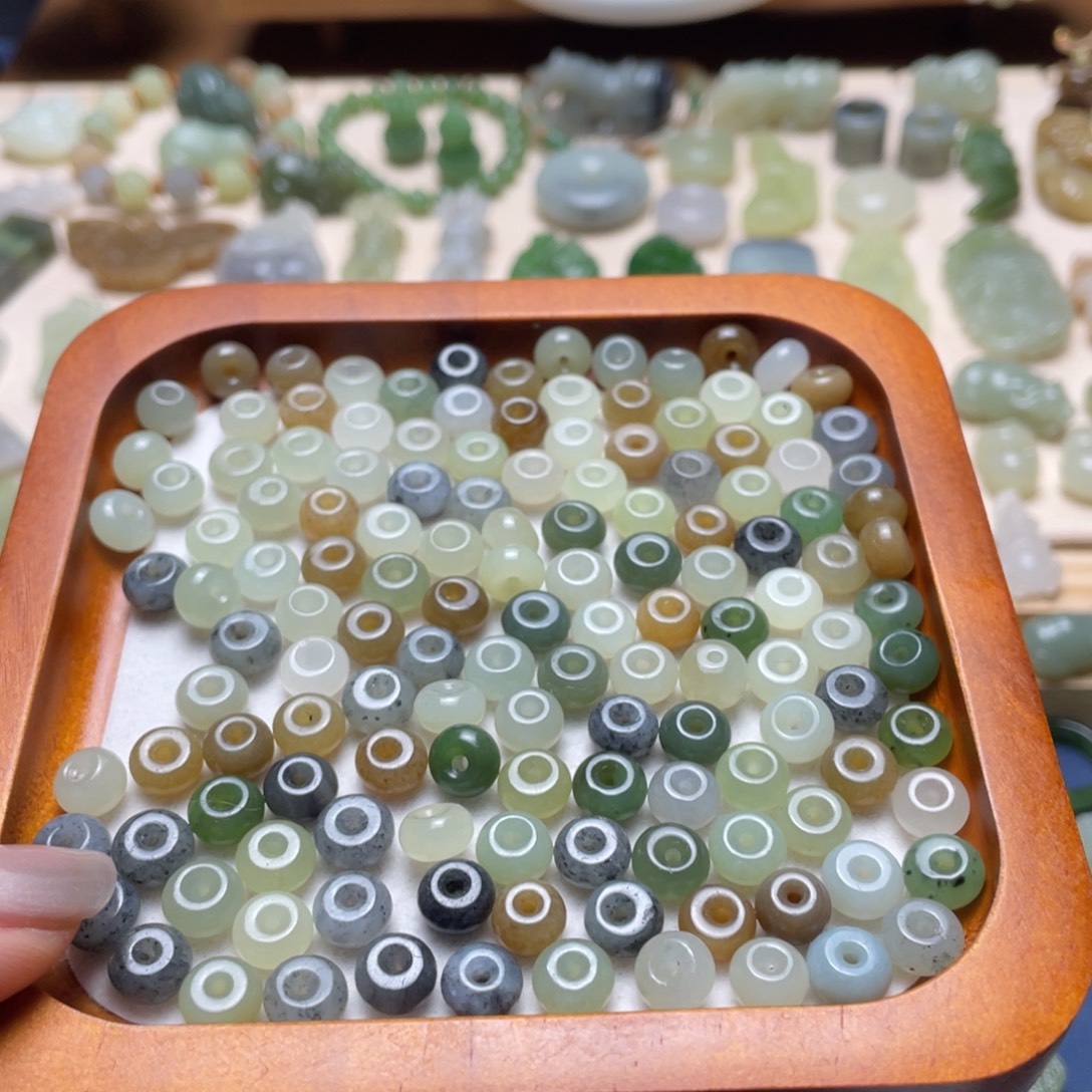 和田玉未镶嵌吊坠(不含链)一个