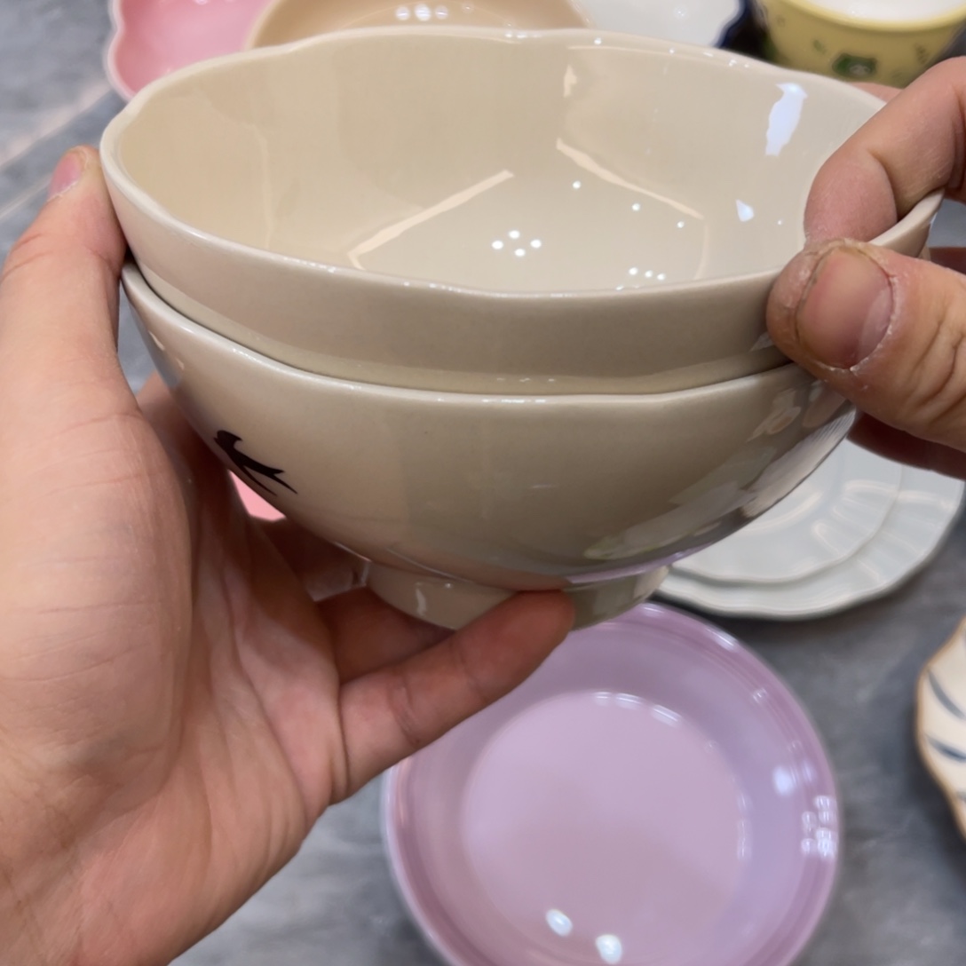 陶瓷微瑕餐具介意勿拍，满18飞！