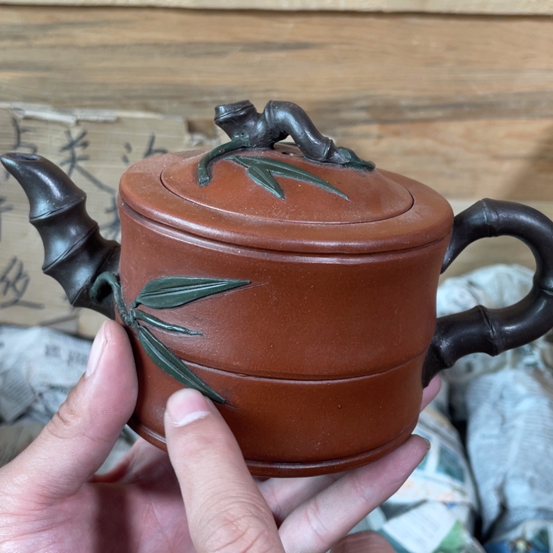 茶壶紫砂老厂紫砂壶一件。