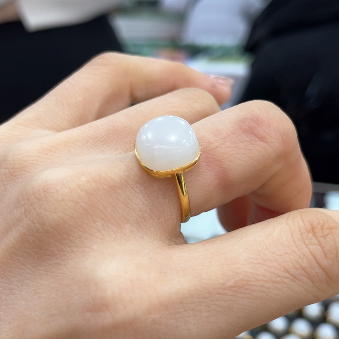 和田玉戒指18K金镶嵌