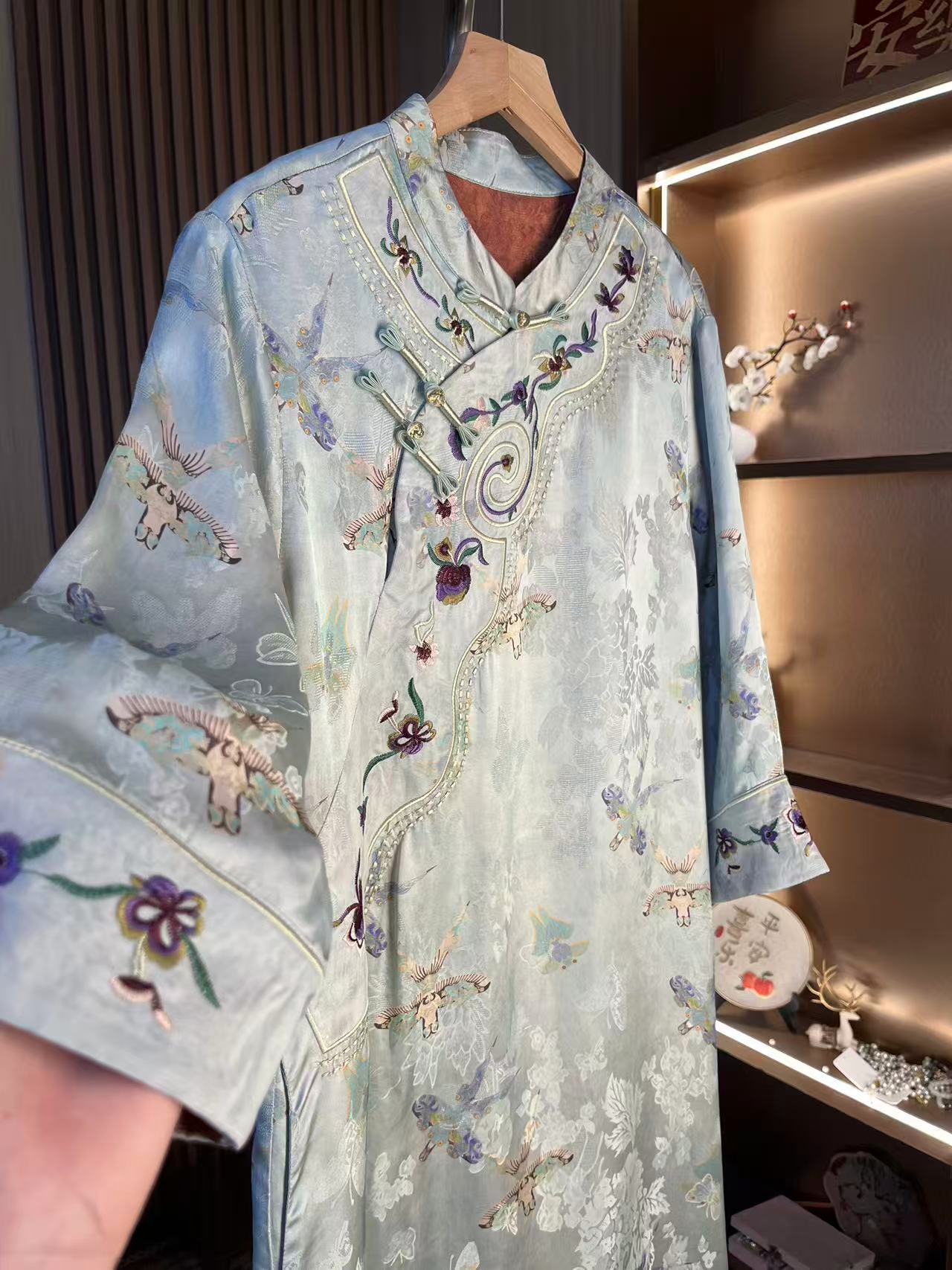 【紫蝶】新中式复古盘扣精美刺绣宽松连衣裙2025B0552-璇子