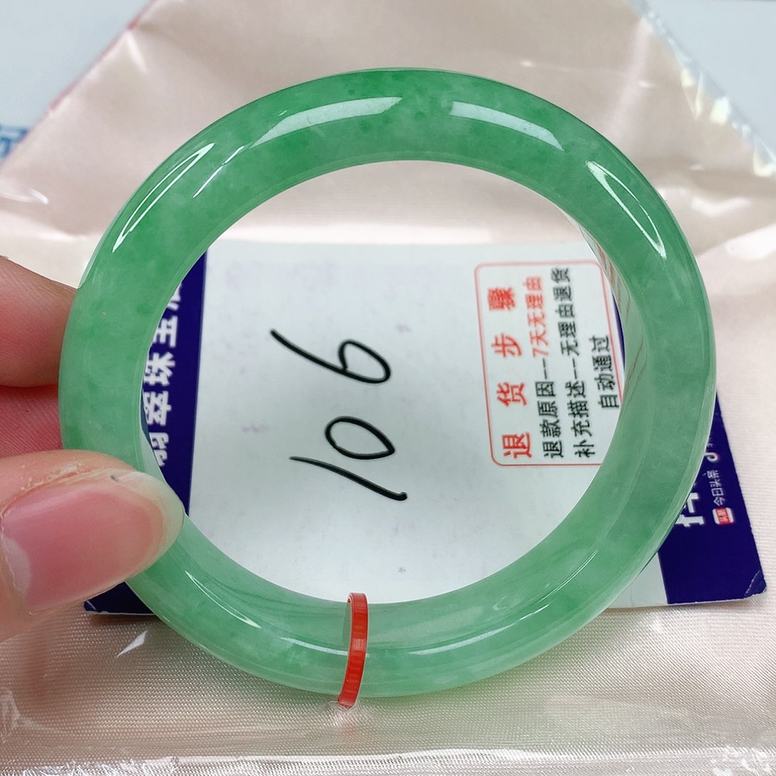 翡翠手镯未镶嵌翡翠