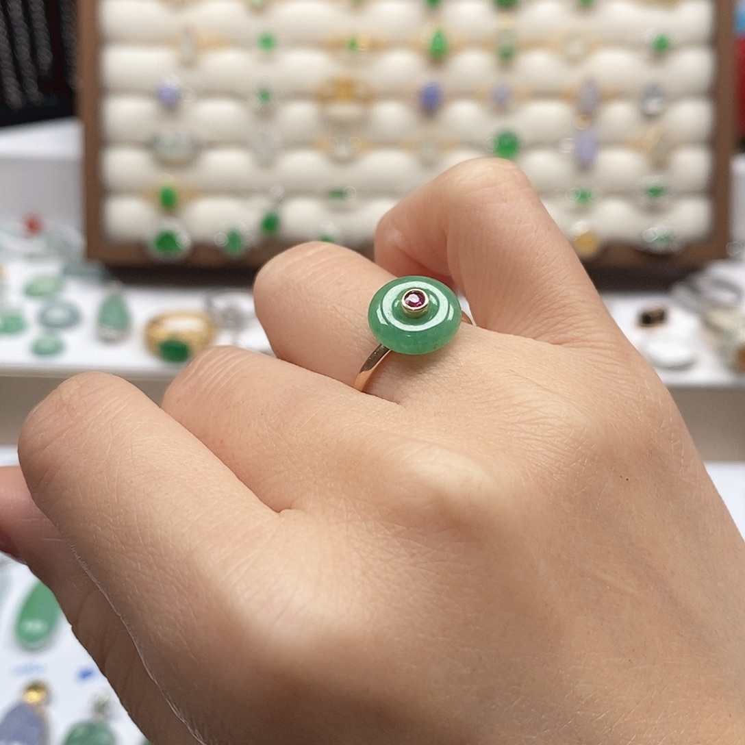 翡翠18K金镶嵌戒指