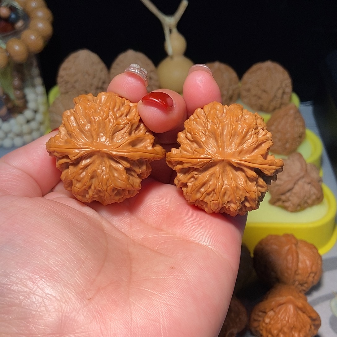 文玩核桃吊坠苹果园