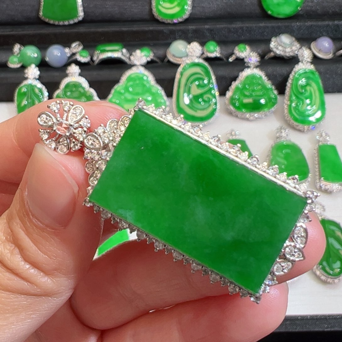 翡翠吊坠(不含链)18K金镶嵌