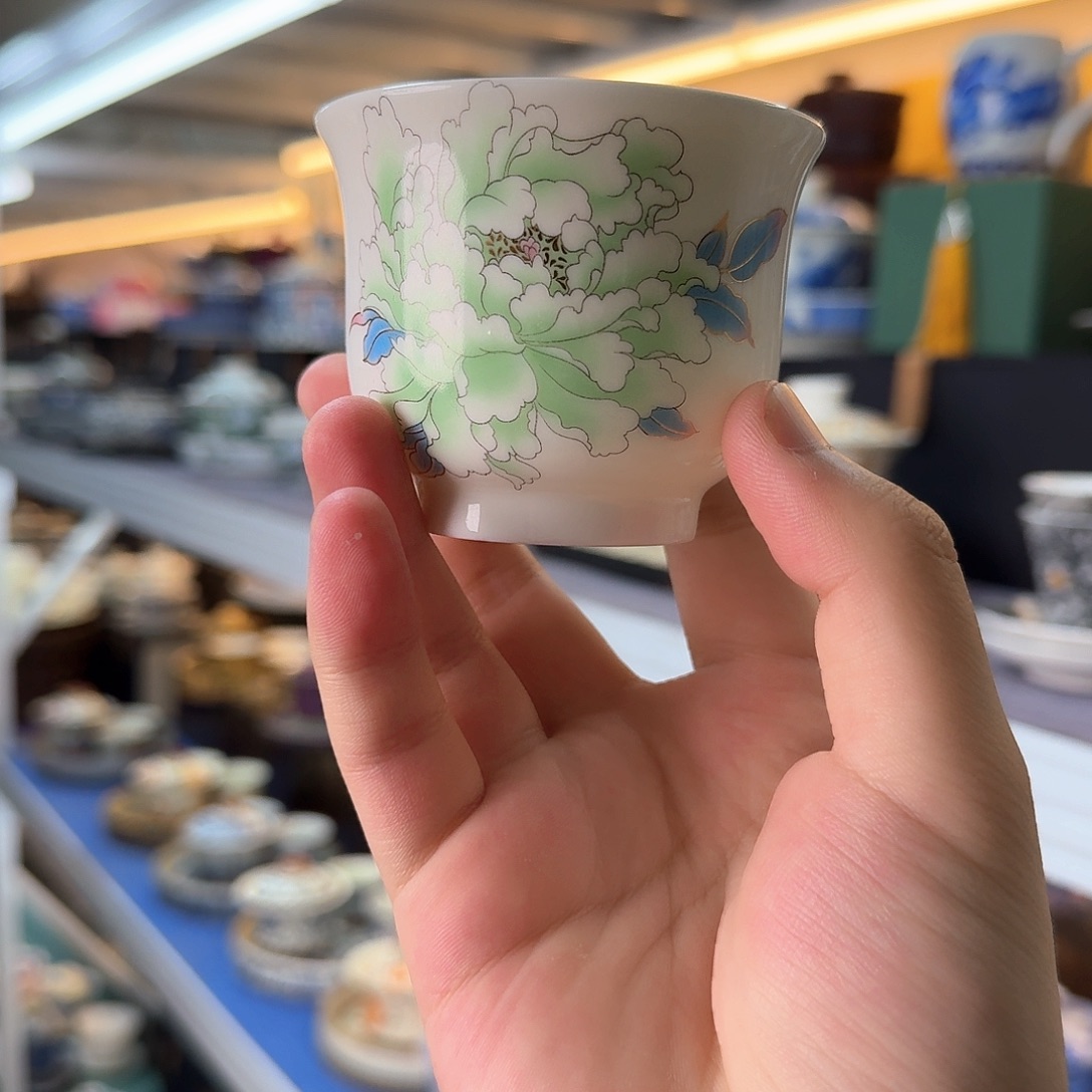 盖碗里的水煮开后放入锅