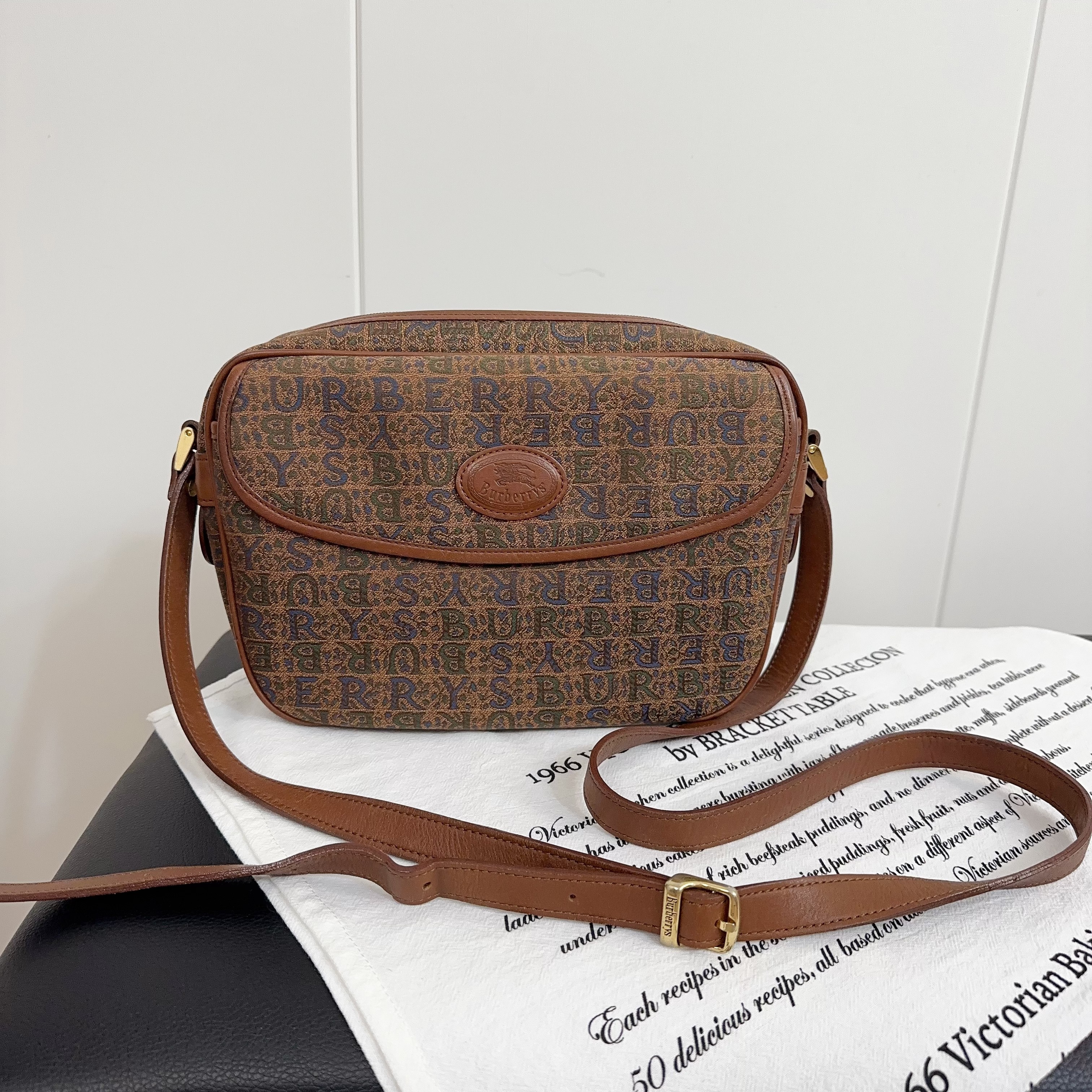 95新 BURBERRY/博柏利 burberry棕色拼皮单肩斜挎包48324068