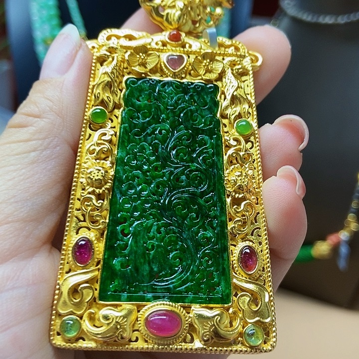 翡翠未镶嵌颈饰吊坠