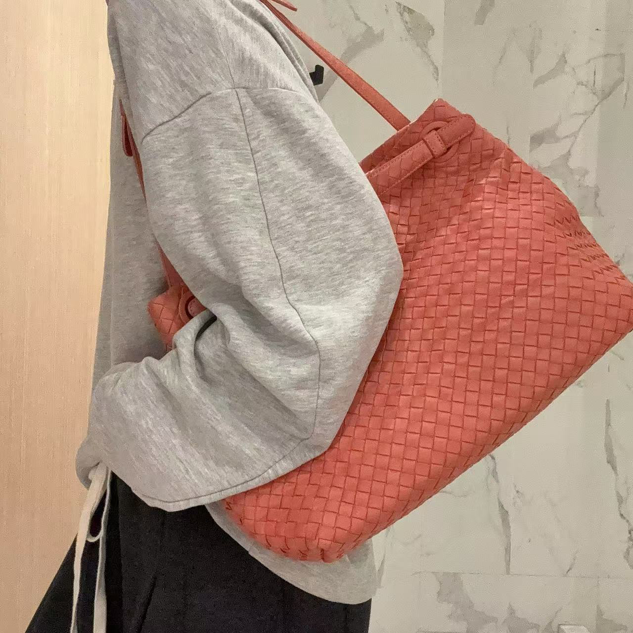 95新 BOTTEGA VENETA/葆蝶家 【蕾】 3AH307 藕粉色双桥单肩包