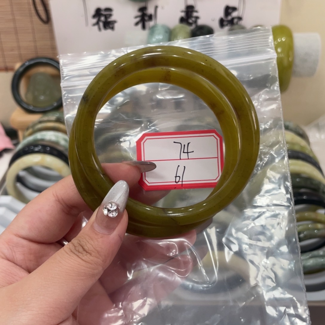 蛇纹石玉手镯未镶嵌