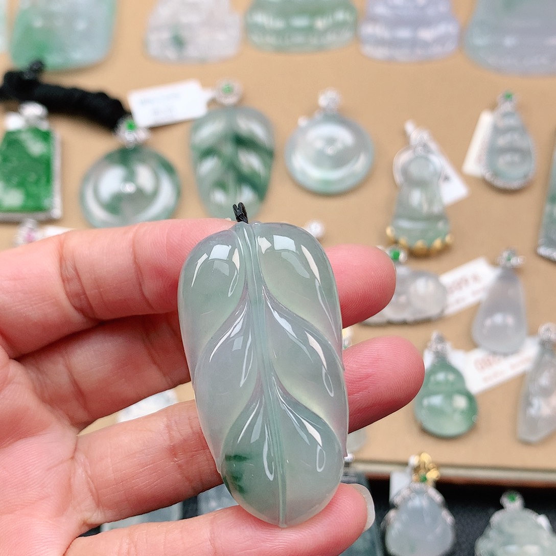 翡翠颈饰未镶嵌叶子