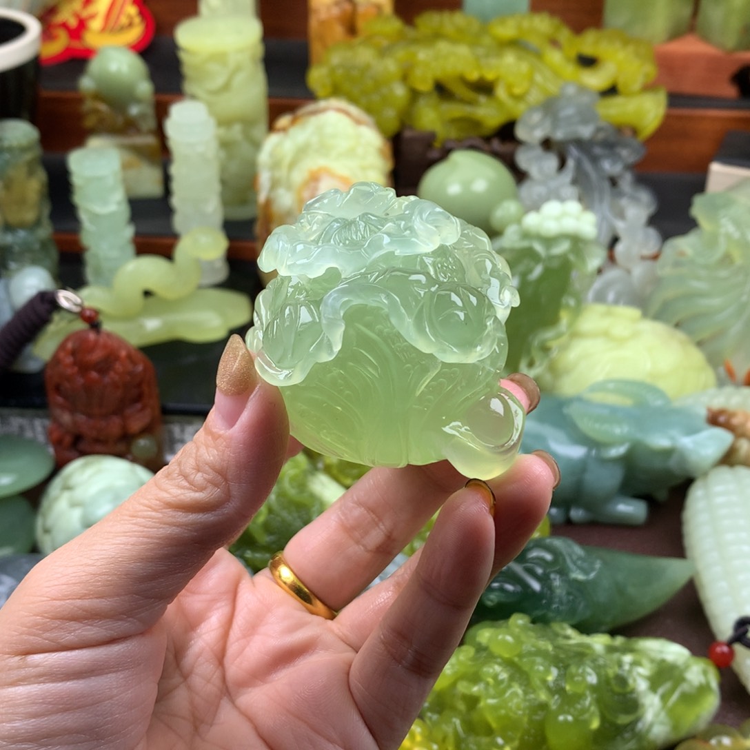 荔****岫玉未镶嵌手把件