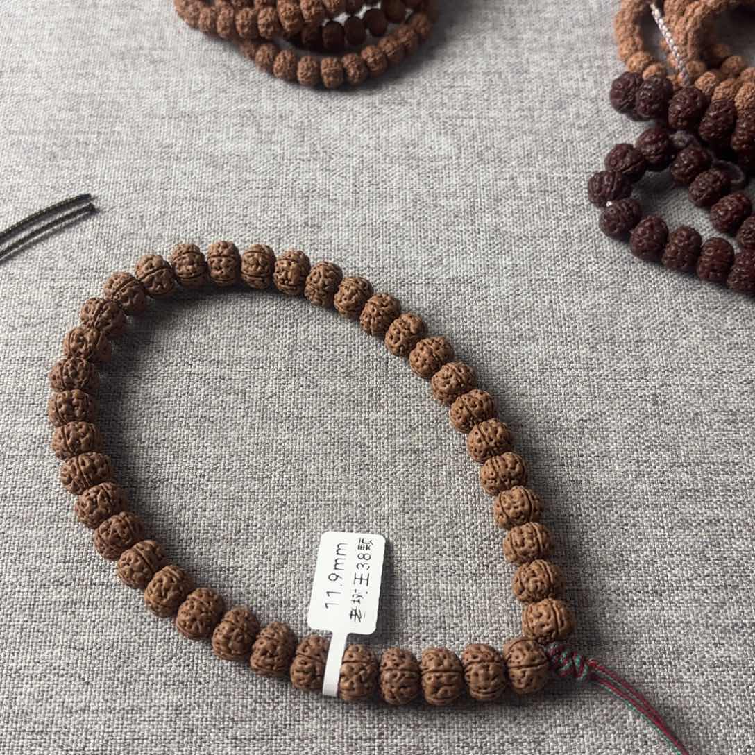 *****金刚菩提吊坠老树王 手持 11.9