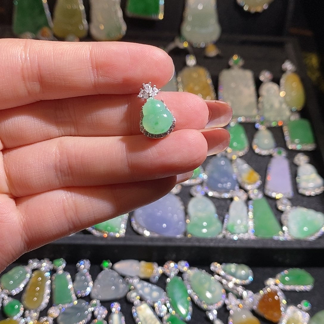 颈饰银S925镶嵌翡翠惘**堆天然翡翠