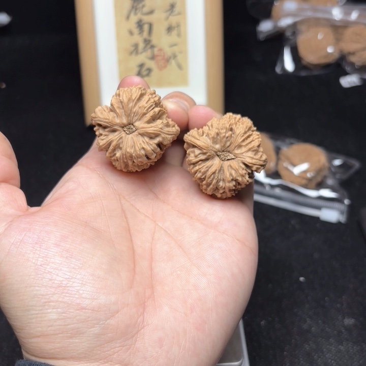 文玩核桃吊坠云*南将