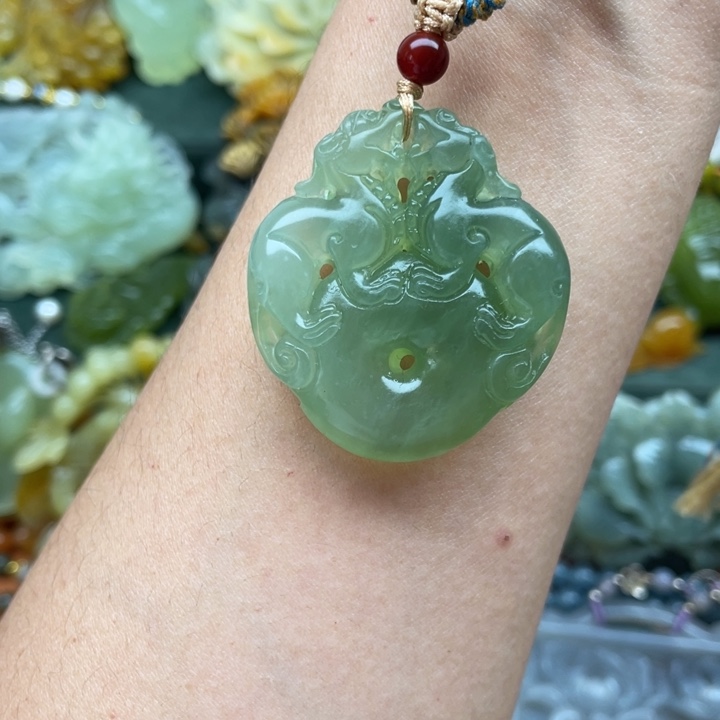 蛇纹石玉吊坠未镶嵌