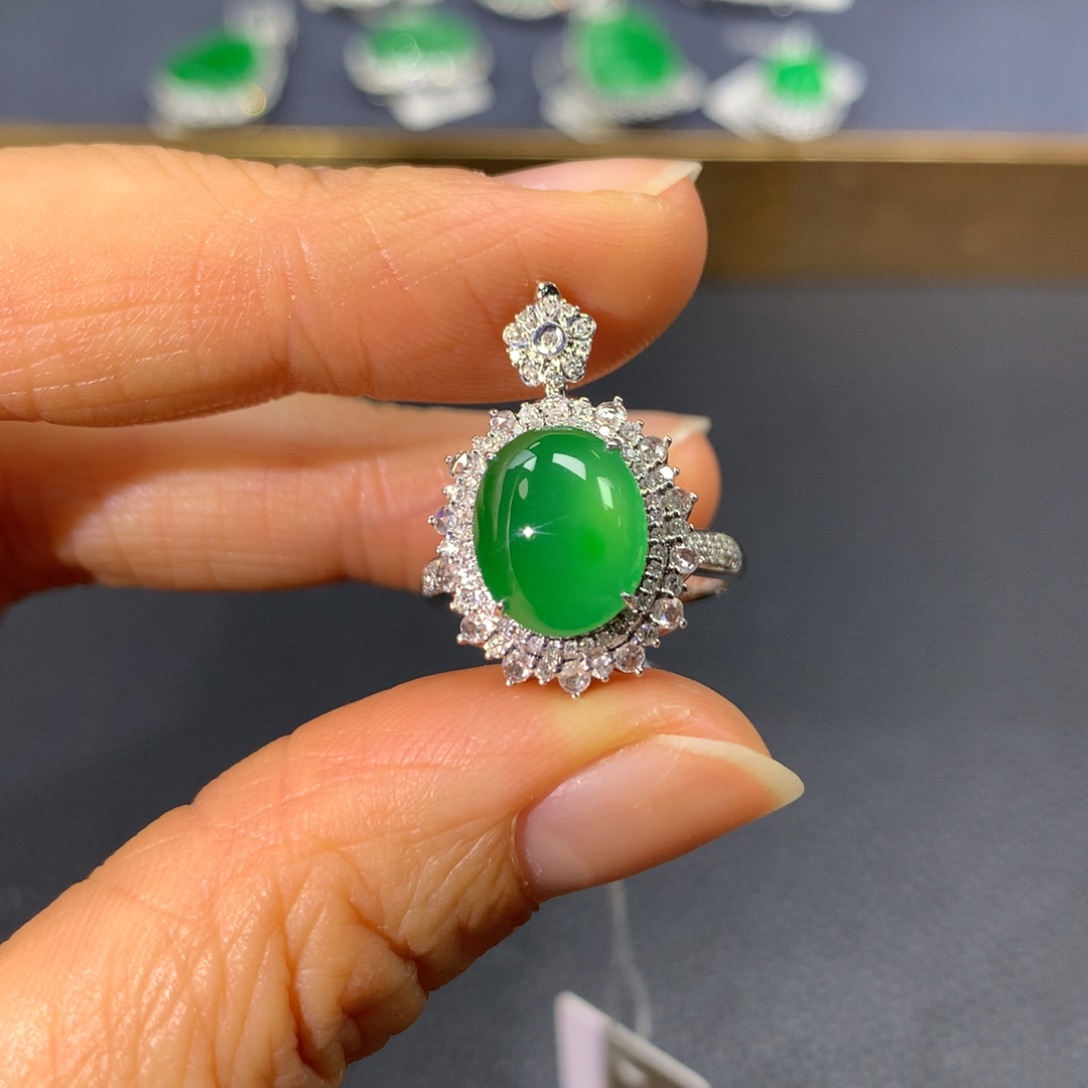 翡翠戒指18K金镶嵌翡翠