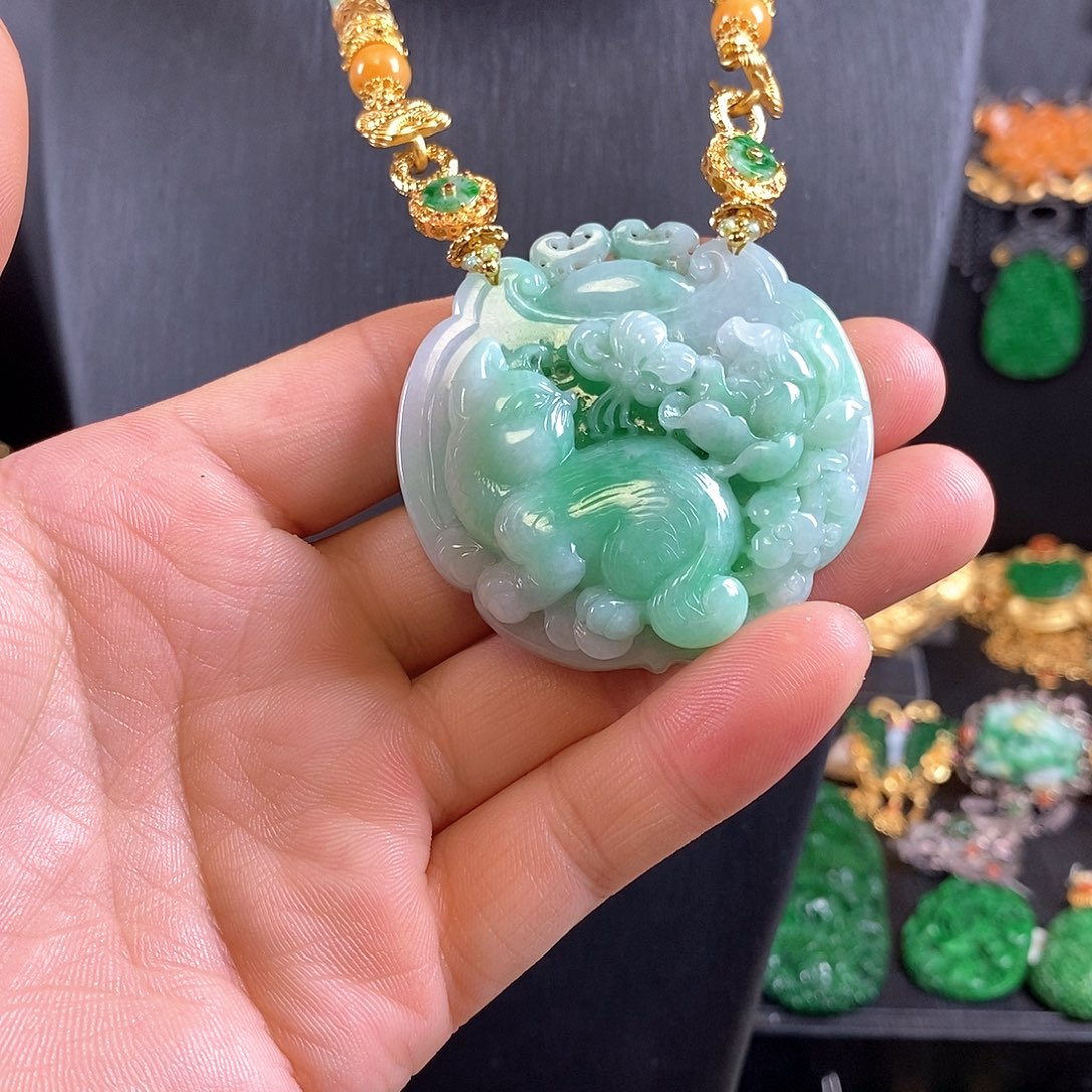 翡翠未镶嵌吊坠(赠链)吊坠