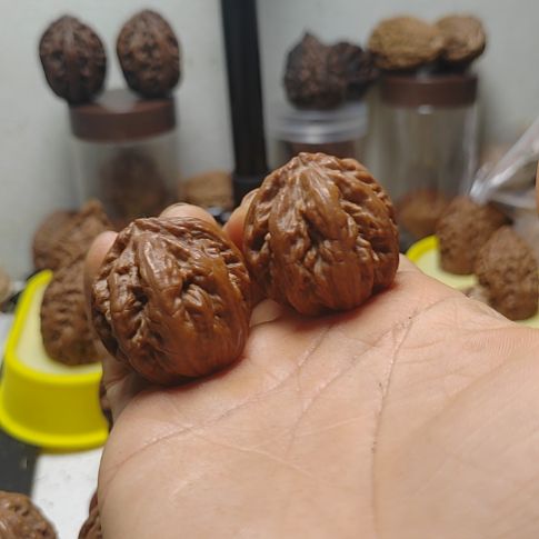 文玩核桃把件粗筋八棱