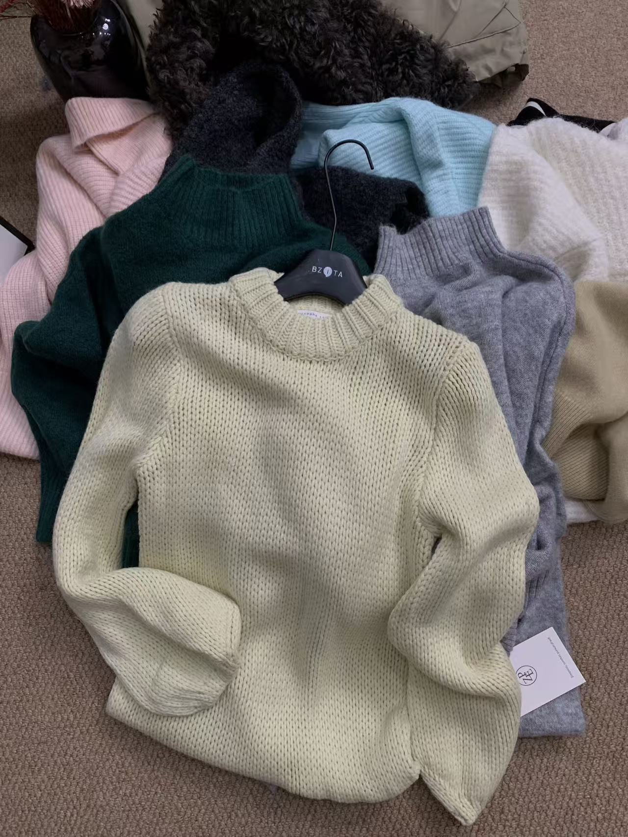 『雨美 Show』62086黄色时尚百搭套头毛衣