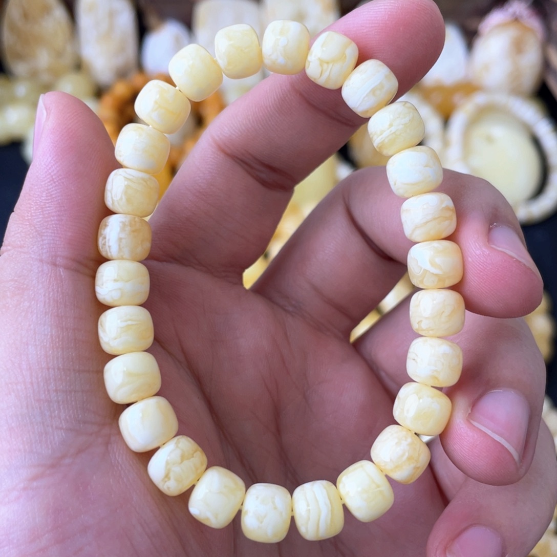 琥珀手串未镶嵌8+俄料浓蜡虎皮妖白花精工老型（微瑕）