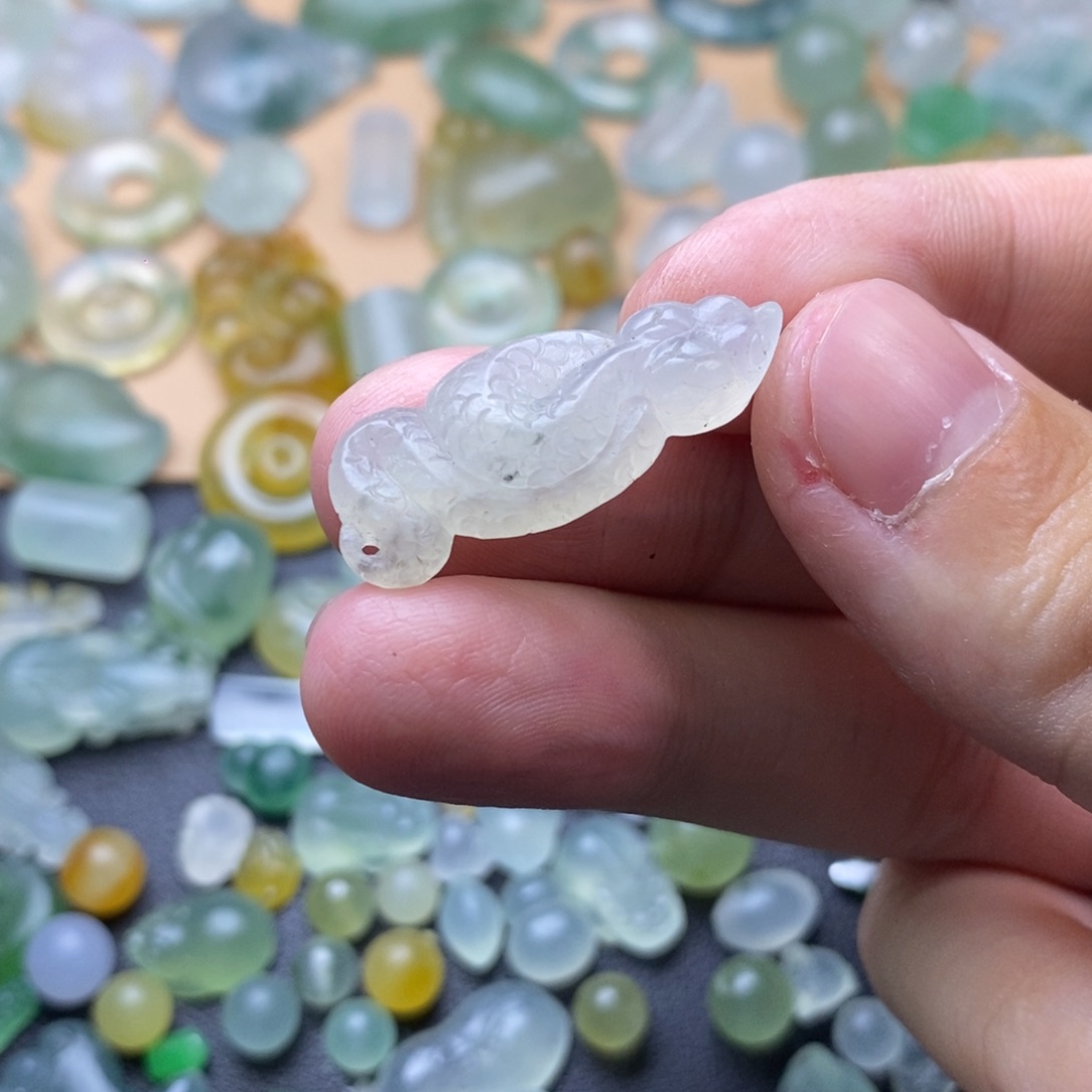 定制翡翠未镶嵌挂件