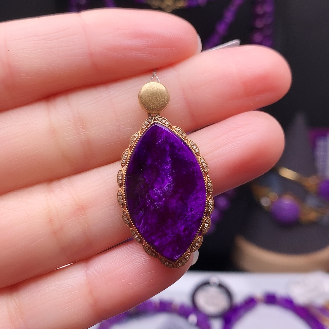 苏纪石（舒俱来）18K金镶嵌吊坠