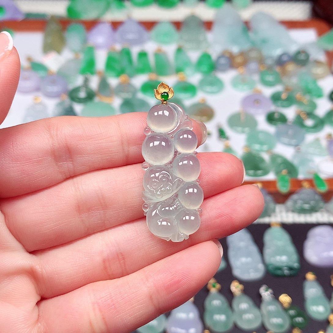 翡翠颈饰18K金镶嵌天然翡翠A货