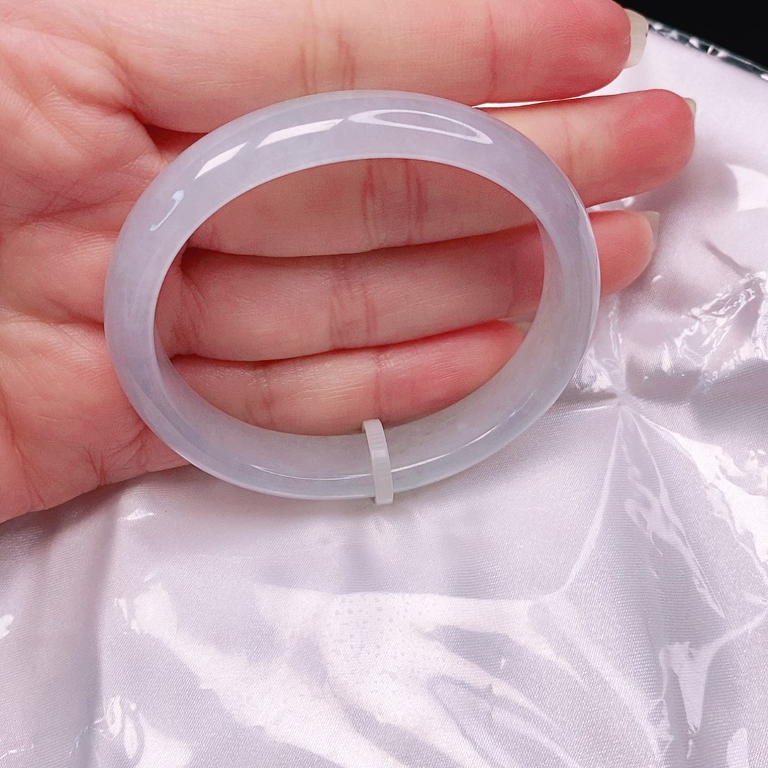 【闪购商品】翡翠手镯未镶嵌贵妃53.5