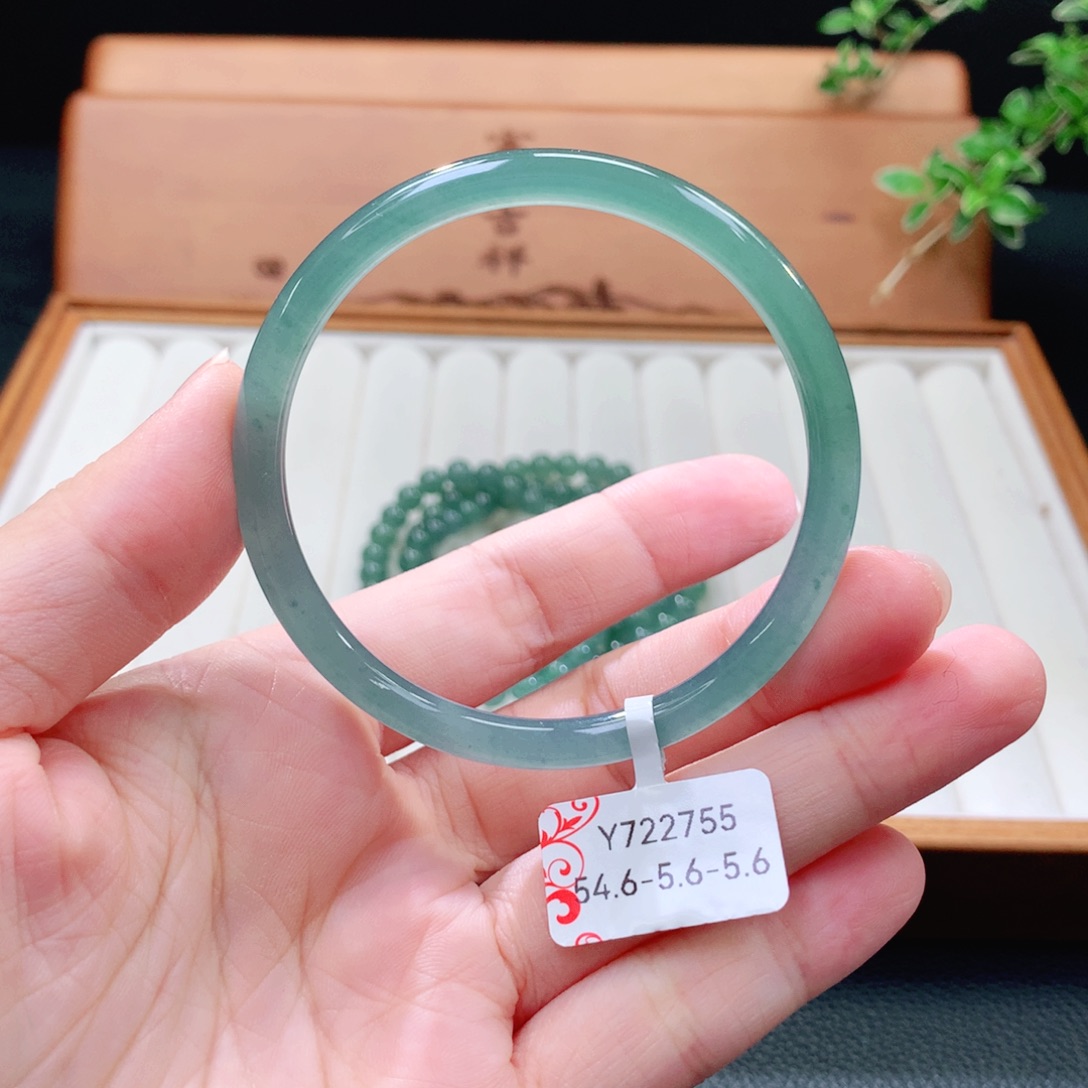 翡翠手镯（圆镯）未镶嵌