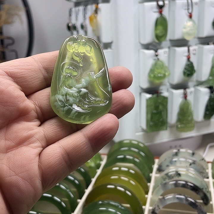 合金蛇纹石玉颈饰