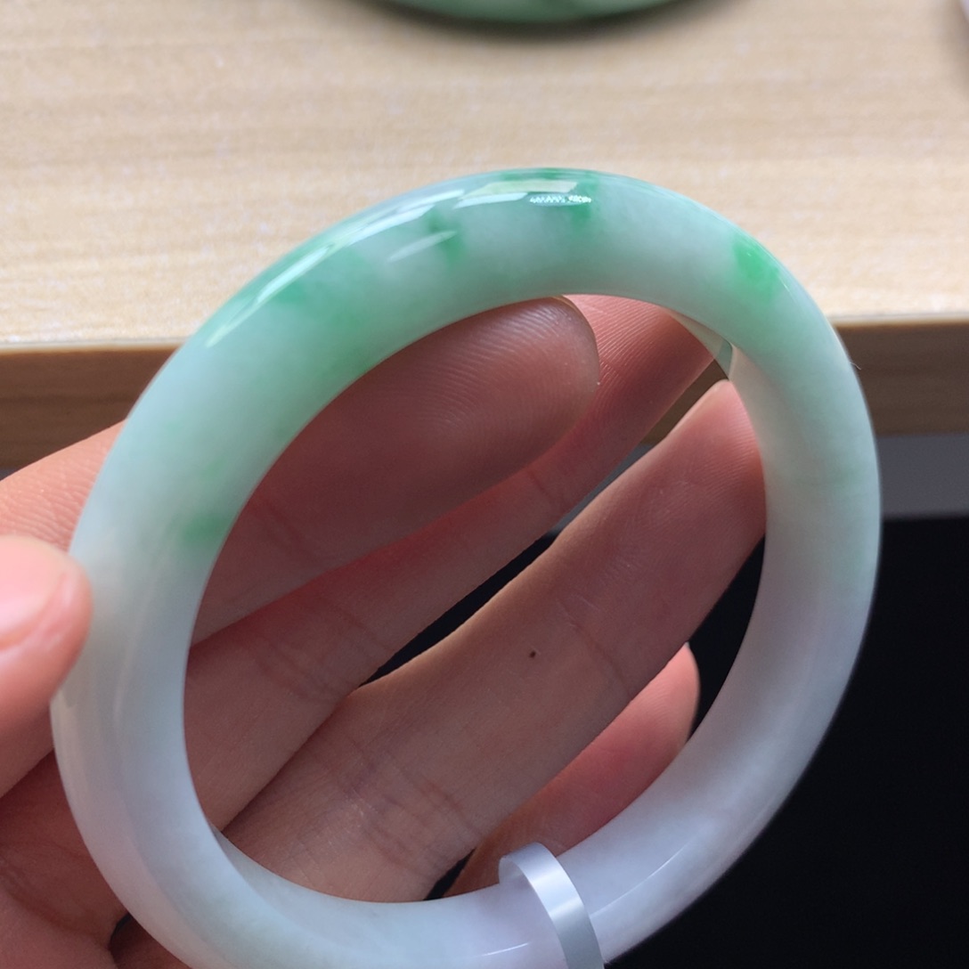 未镶嵌手镯翡翠手镯