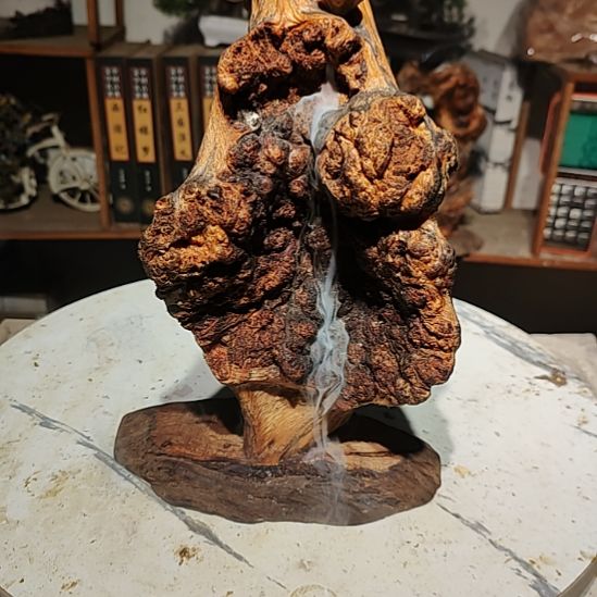 宝***日松木41北沉香琥珀木天然造型山水摆件。