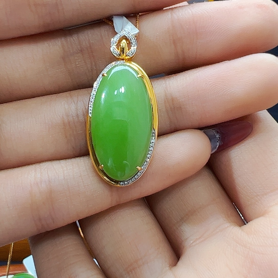 和田玉18K金镶嵌吊坠(赠链)