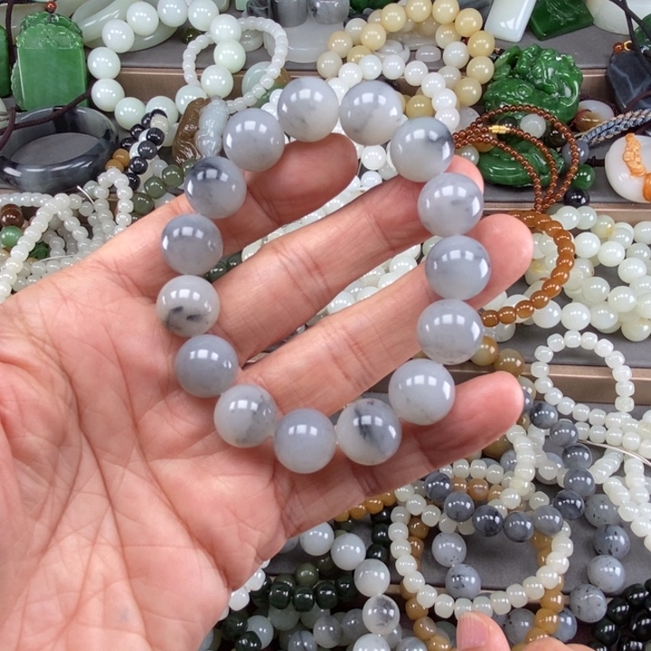 粉***菊和田玉未镶嵌挂件