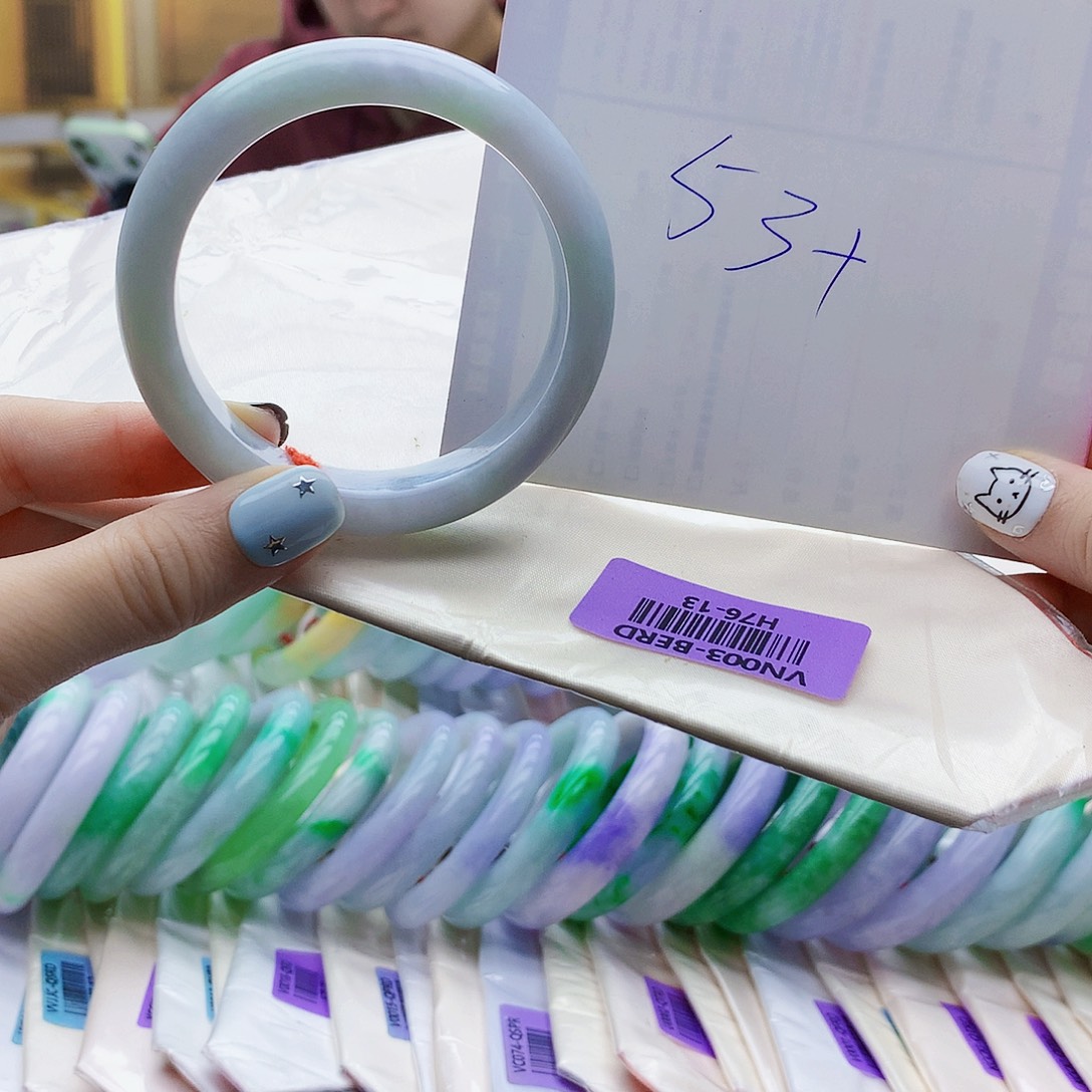 翡翠未镶嵌手镯vbb