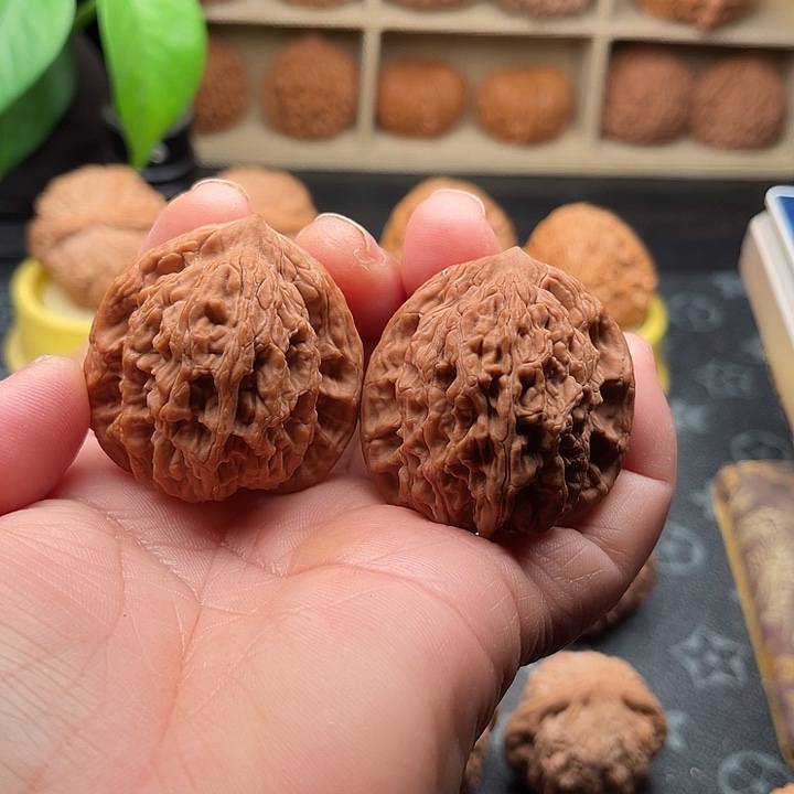 文玩核桃把件全品虎头边41