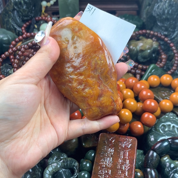 透闪石质玉未镶嵌珠宝奇石