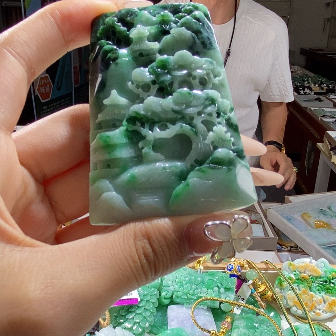翡翠未镶嵌颈饰翡翠