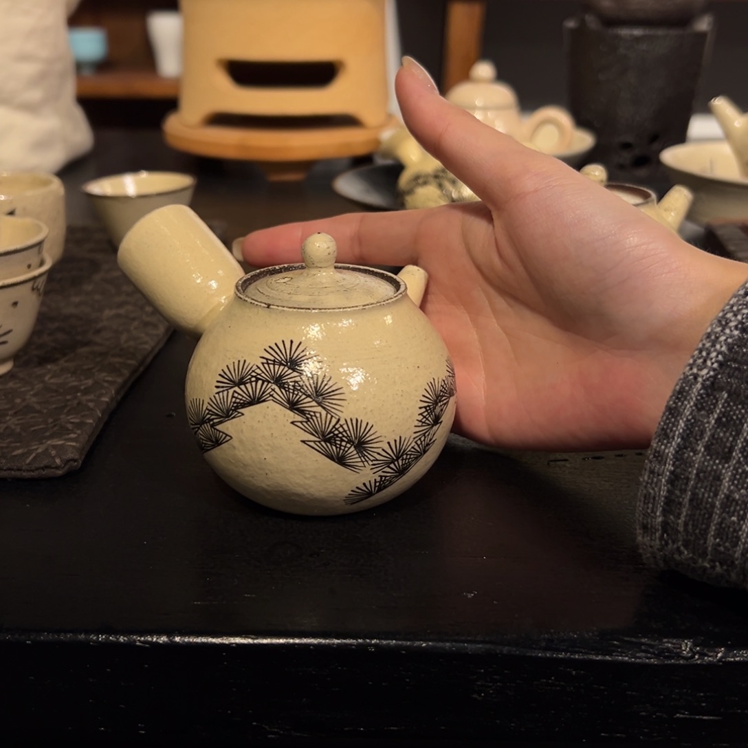 瓷片陶瓷。       陶瓷。      