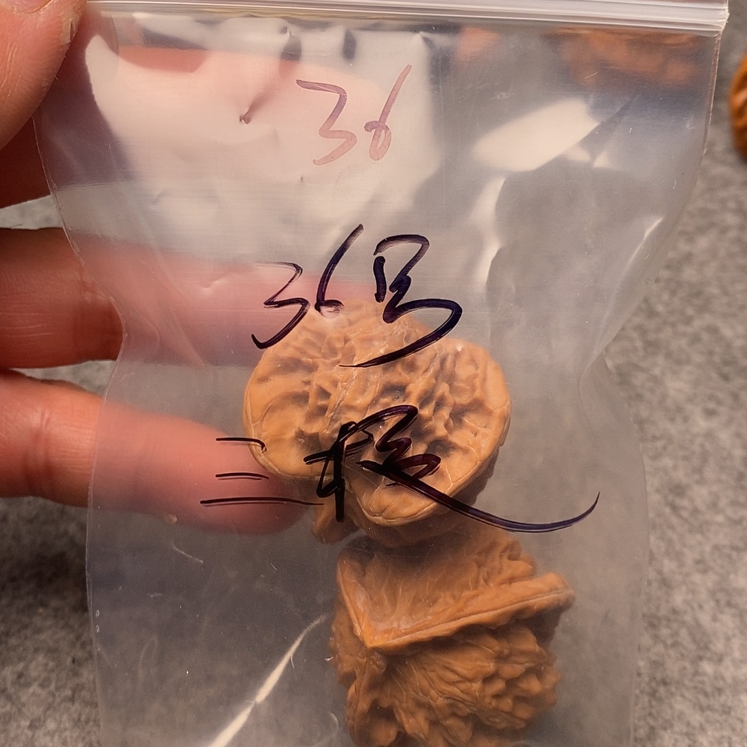 文玩核桃把件三棱