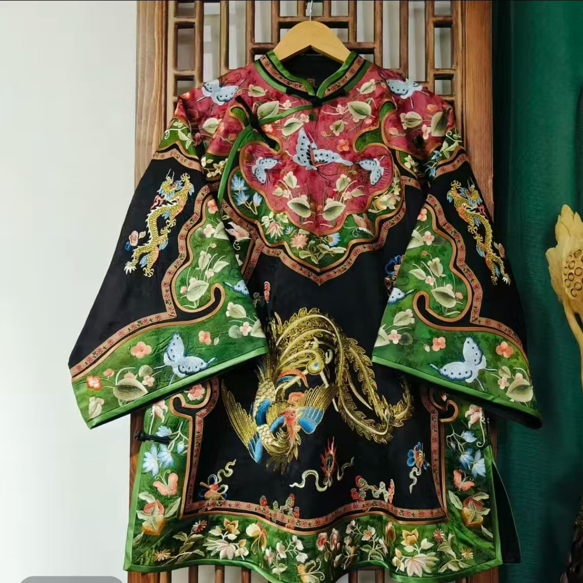 （LS693）凤徕兮黑色香香底金色龙凤刺绣拼粉色如意头斜襟太太服