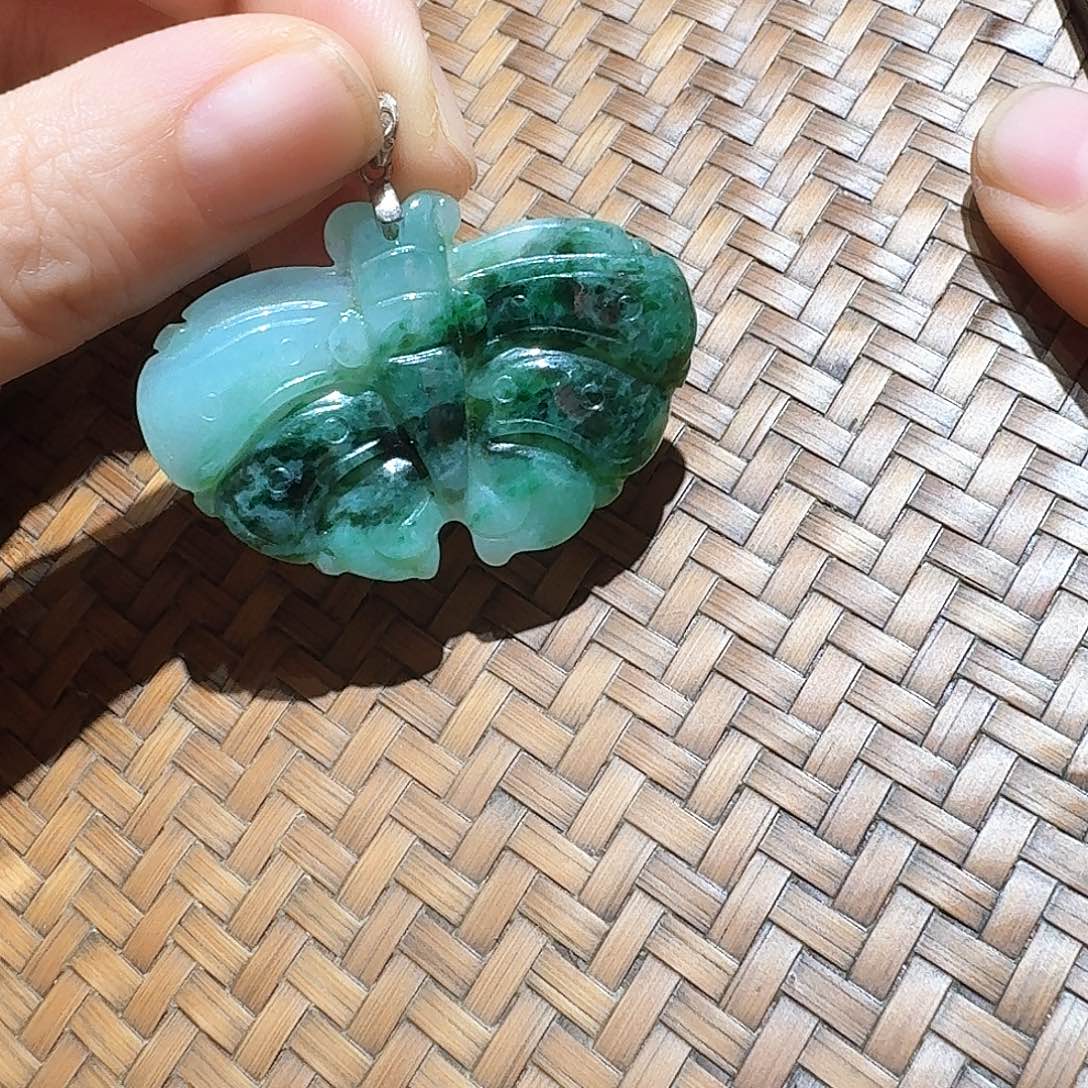 颈饰未镶嵌翡翠个性十足