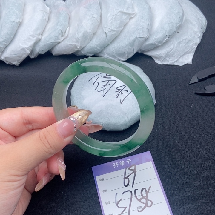 石英质玉（非洲翠）手镯未镶嵌69