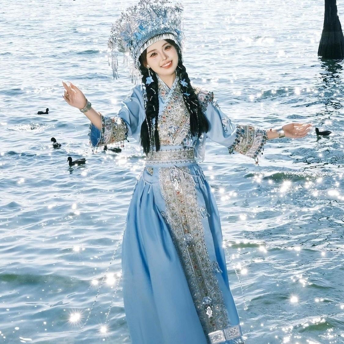 苗疆少女长袖蓝色民族服饰旅拍写真大摆全套服装民族风裙子套装