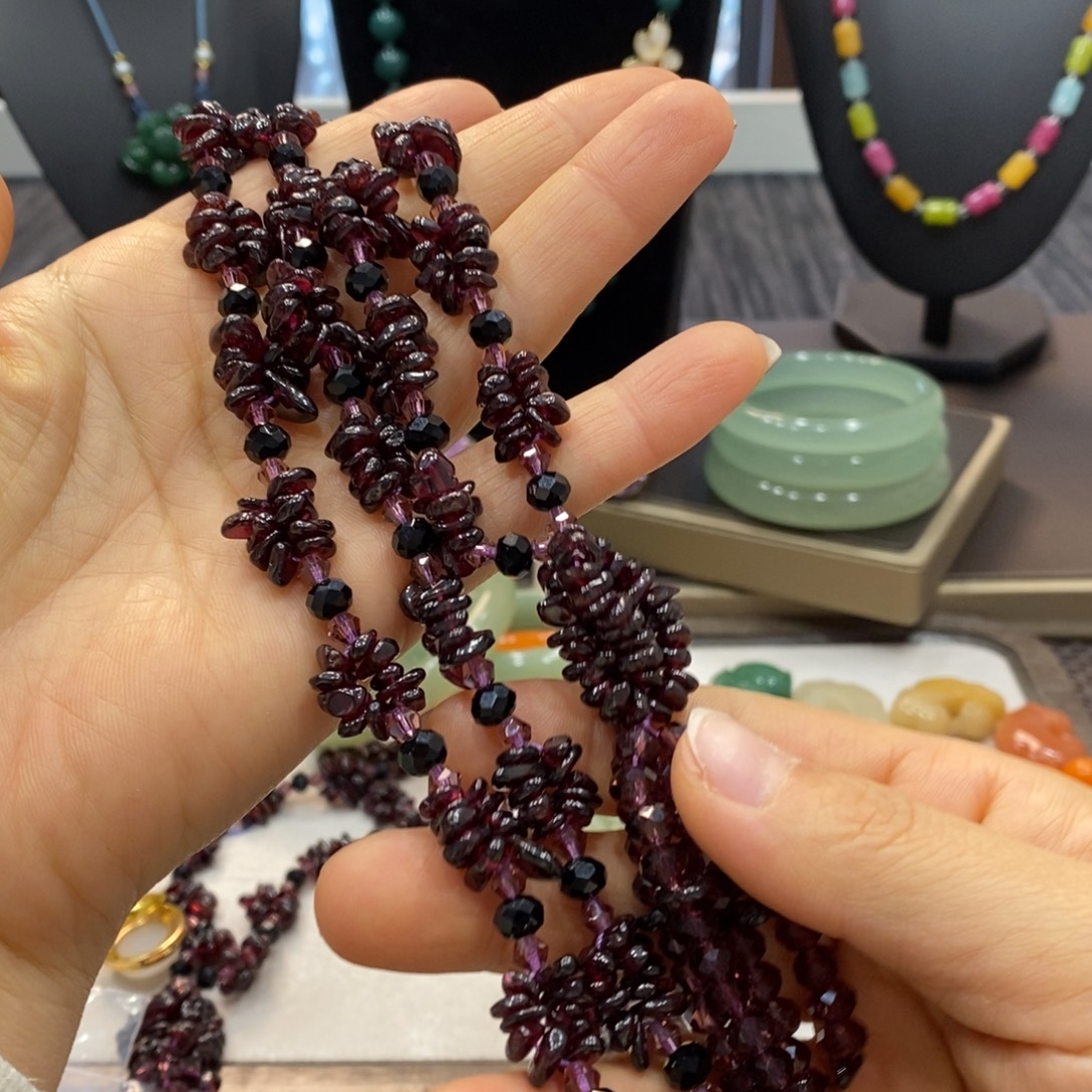 石英岩玉未镶嵌颈饰