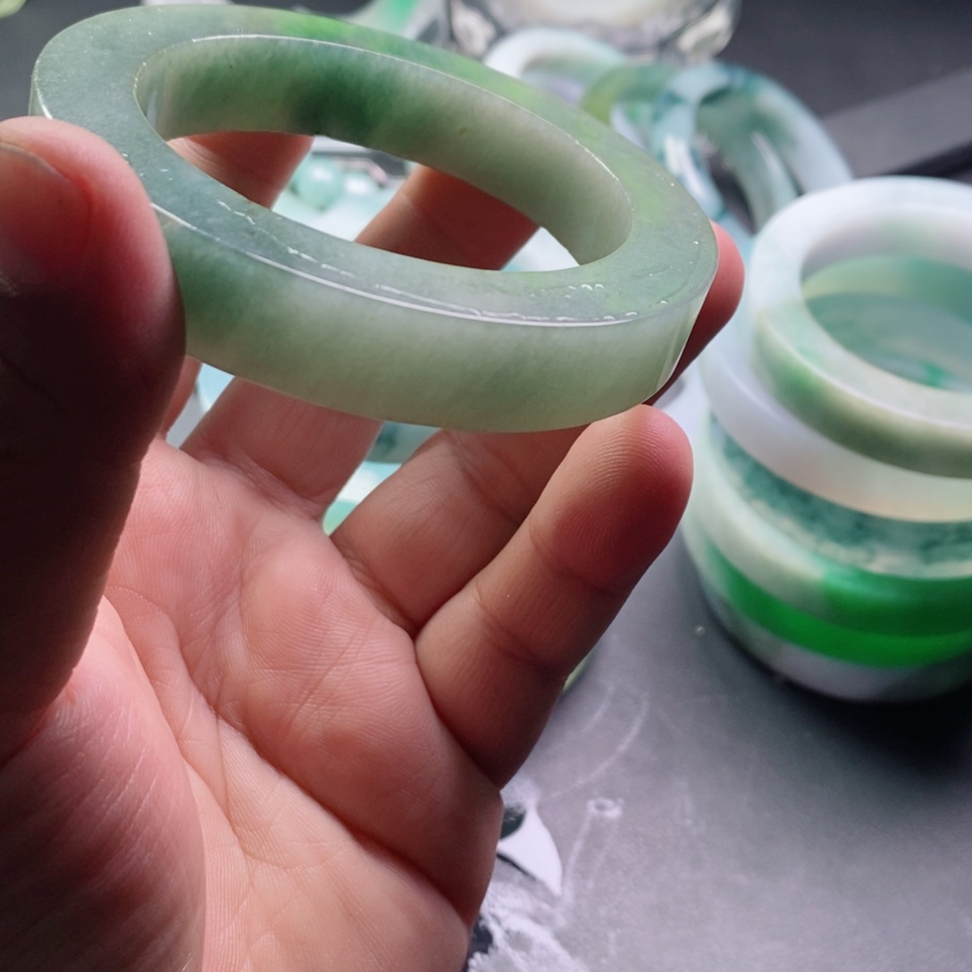 用****定制翡翠未镶嵌手镯