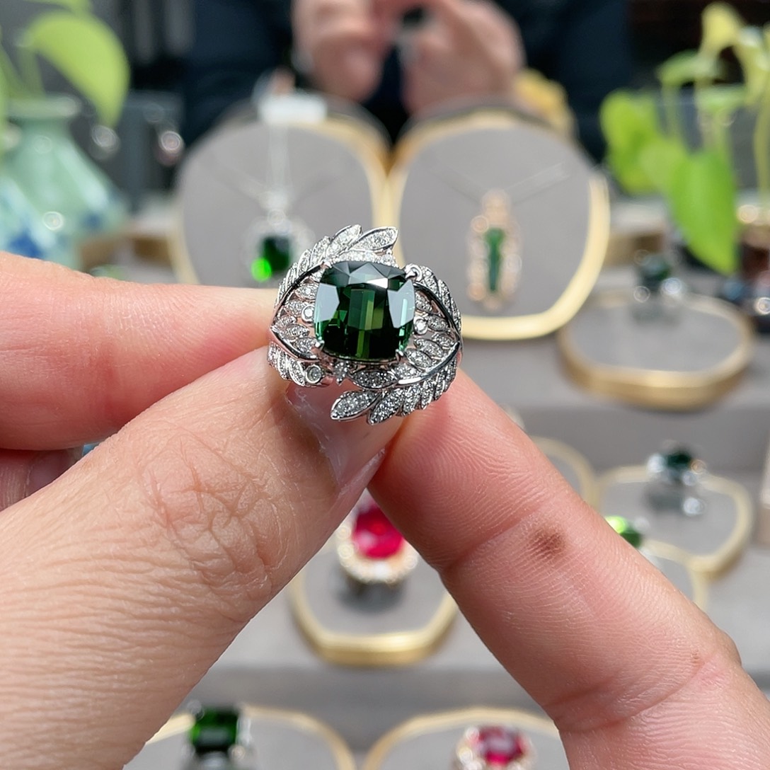 碧玺戒指18K金镶嵌5.71ct