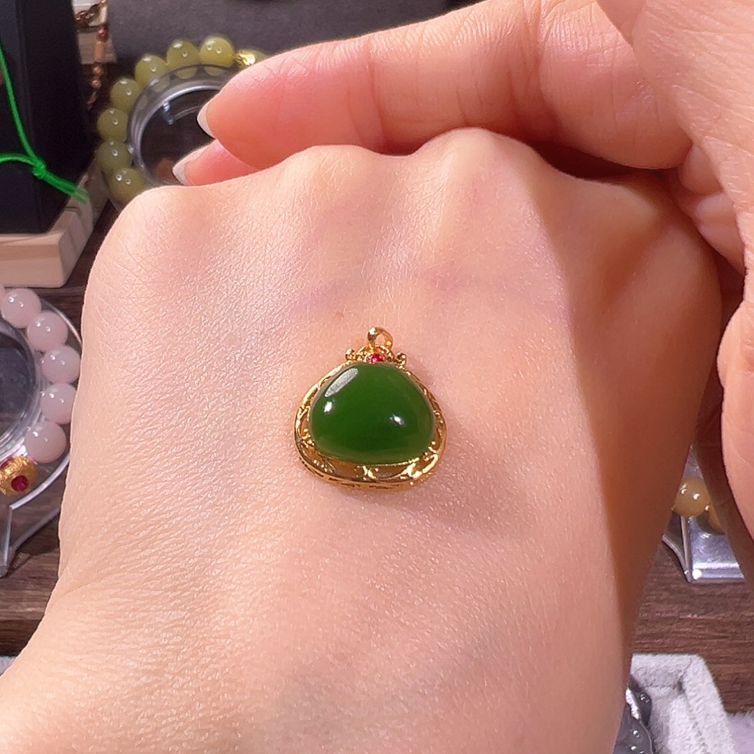 和田玉颈饰18K金镶嵌